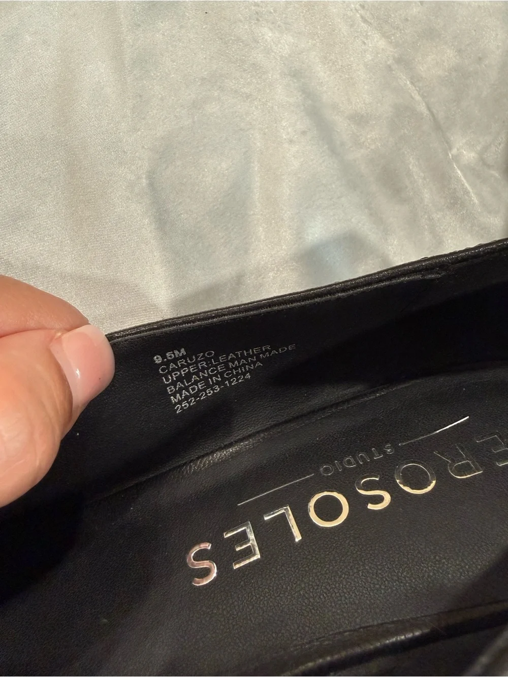 AEROSOLES Black Rounded Toe Leather Flats